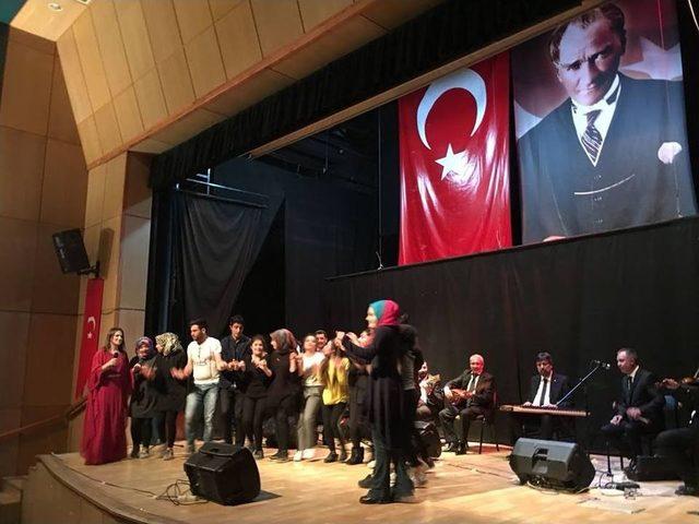 Tatvan’da “türk Halk Müziği” Konseri Düzenlendi