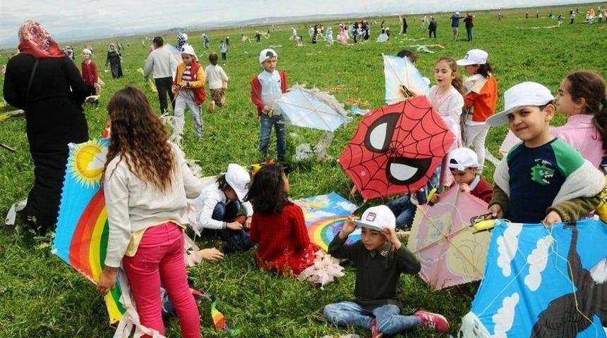 Kayapınar&rsquo;da Bin &Ouml;ğrenci İle U&ccedil;urtma Şenliği D&uuml;zenlendi