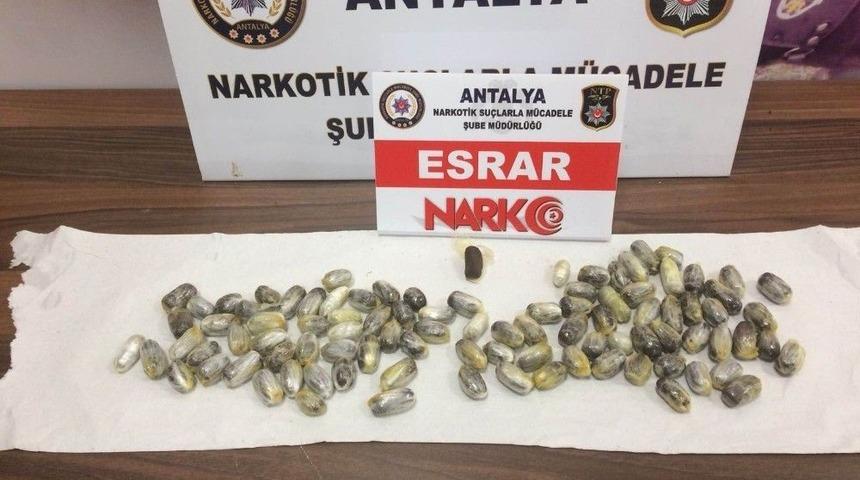 Midesinde 95 Kaps&uuml;l Macun Esrar Getirdi