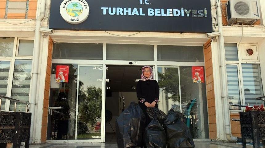 Engelliler İ&ccedil;in Kaldığı Yurtta 12 Bin Mavi Kapak Topladı