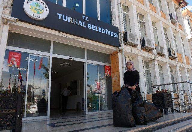 Engelliler İçin Kaldığı Yurtta 12 Bin Mavi Kapak Topladı