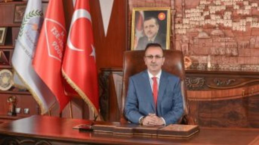 Belediye Başkanı Se&ccedil;en, &ldquo; Bayramlar, Sevgi, Dostluk Ve Sevin&ccedil; G&uuml;nlerimiz&rdquo;