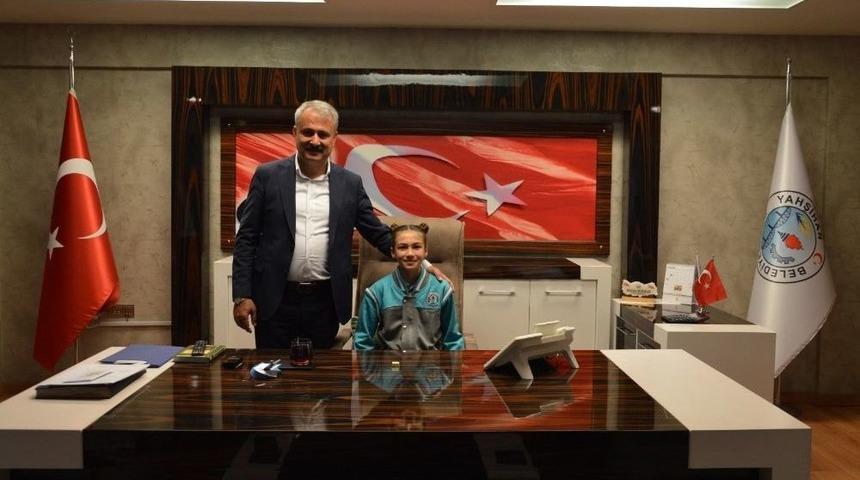 Başkan Sungur, Makamını &Ccedil;ocuklara Bıraktı