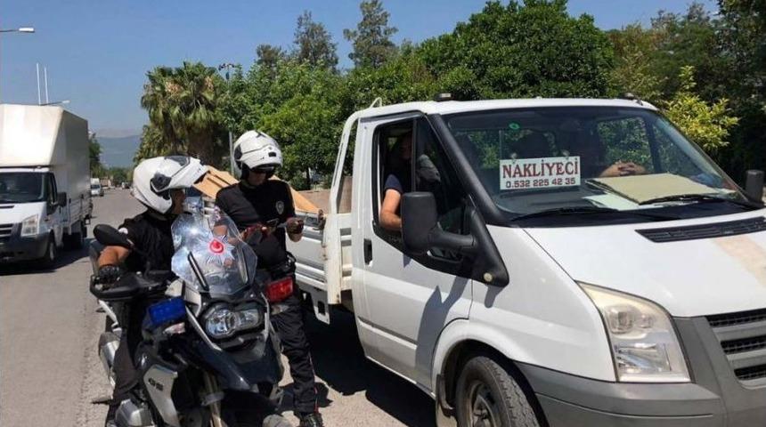 Antalya&rsquo;da Polisten Bayram Uygulaması