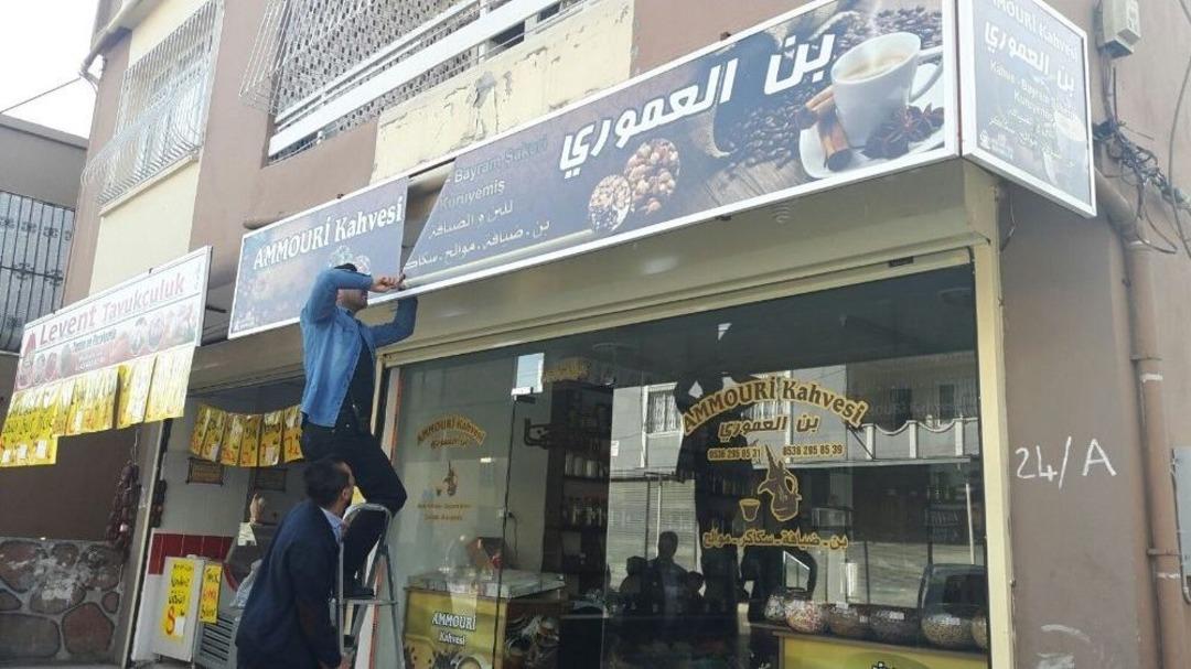 Adana&rsquo;da Arap&ccedil;a Tabelalar S&ouml;k&uuml;ld&uuml;