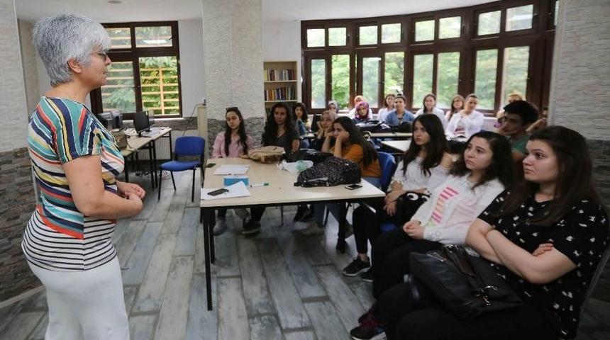 Yenimahalle Eğitim Merkezinde D&ouml;rt D&ouml;rtl&uuml;k Eğitim