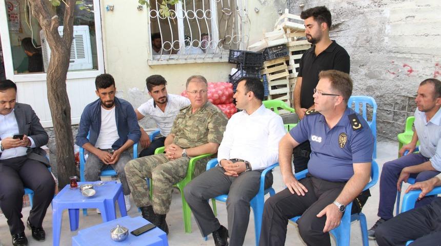 Şemdinli&nbsp;34'&uuml;nc&uuml; Hudut Tugay Komutanı Kılı&ccedil;'tan esnaf ziyareti