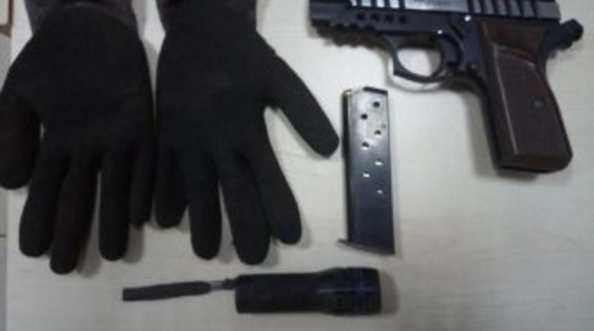 &Ouml;zel Kuvvetler&rsquo;in Kullandığı Silahı G&ouml;mmeye &Ccedil;alışırken Yakalandılar