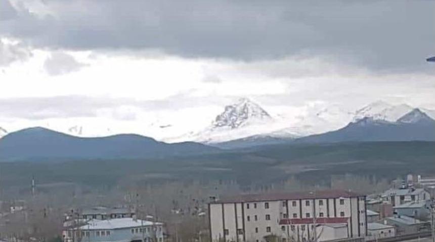 Horasan&rsquo;da Y&uuml;ksek Kesimler Karla Kaplandı