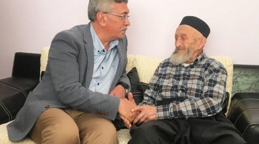 Başkan &Ccedil;etin, Asırlık &Ccedil;ınarları Ziyaret Edip Hayır Dualarını Alıyor