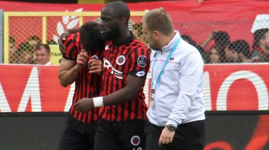 Gen&ccedil;lerbirliği Futbolcusu Alper Uludağ Ma&ccedil; Sonu G&ouml;zyaşlarını Tutamadı