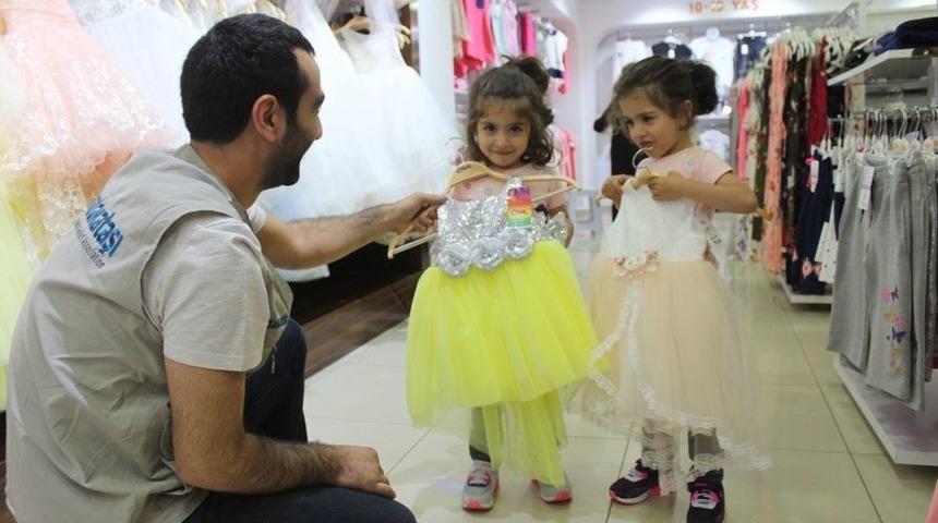 Yetimlere Bayram Hediyesi