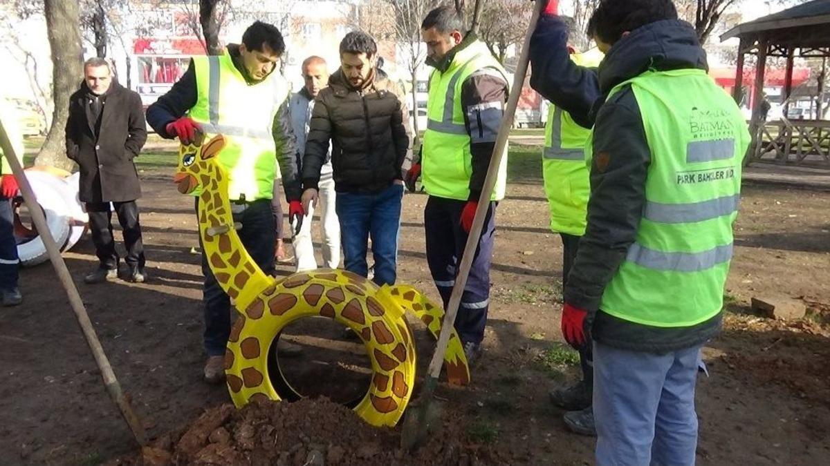 Mimar, M&uuml;hendis Ve Marangoz El Ele Verdi, Atıklar Oyuncağa D&ouml;n&uuml;şt&uuml;r&uuml;ld&uuml;