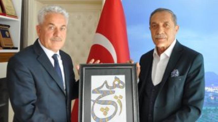 Başkan &Ouml;zdemir&rsquo;e G&ouml;lbaşı Anadolu Lisesinden Tablo