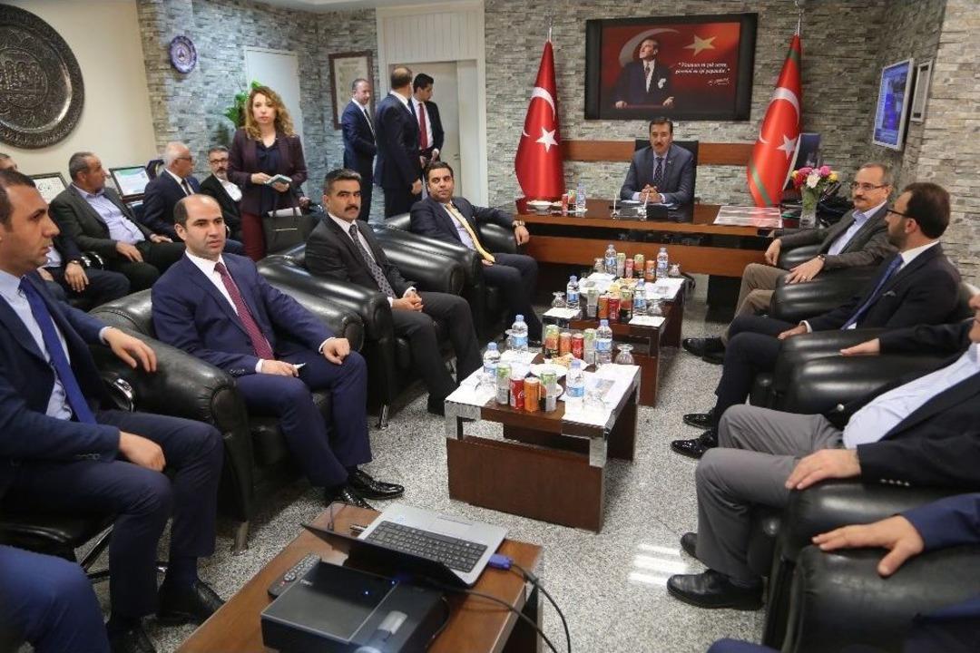 G&uuml;mr&uuml;k Ve Ticaret Bakanı T&uuml;fenkci Şırnak&rsquo;ta