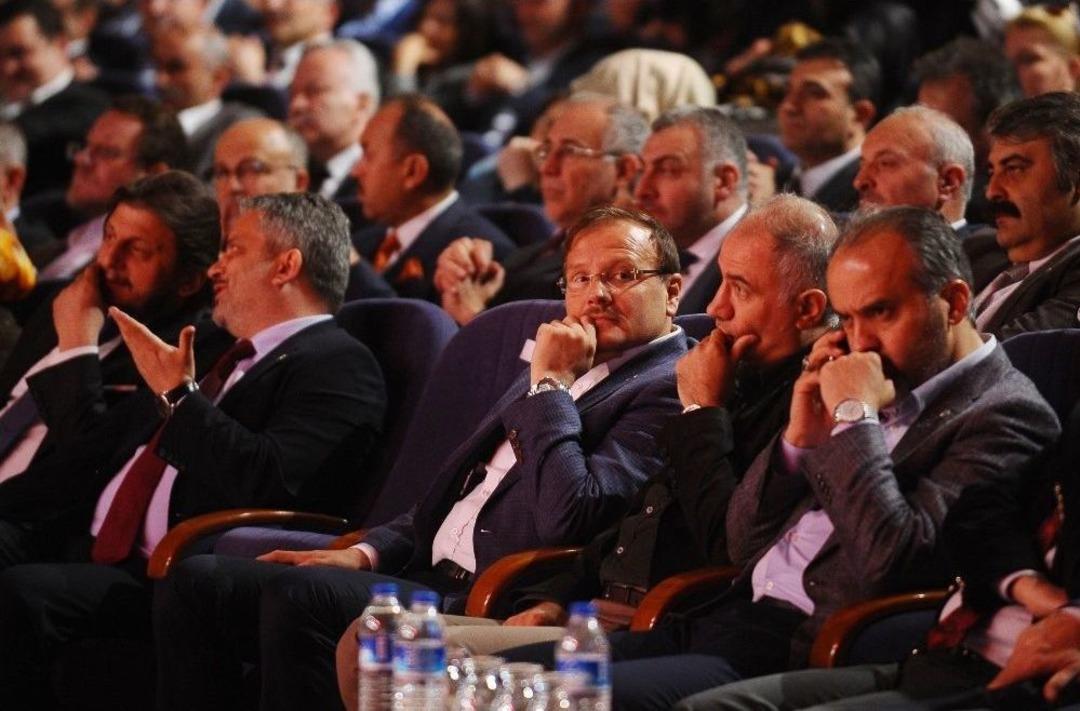 Başbakan Yardımcısı &Ccedil;avuşoğlu: &ldquo;kılı&ccedil;daroğlu Gen&ccedil;lerin &Ouml;n&uuml;n&uuml; Kapatmak İ&ccedil;in Kendini Paralıyor&rdquo;