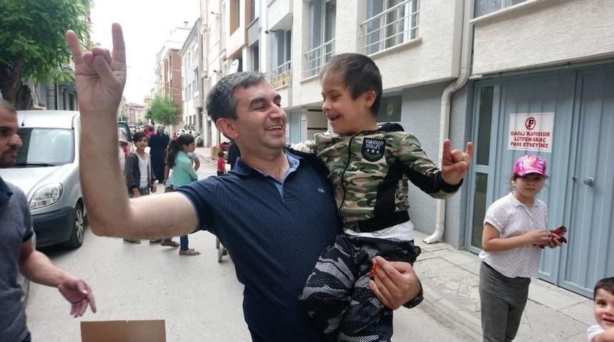 Ülkü Ocaklarından Çocuklara Bayram Hediyesi