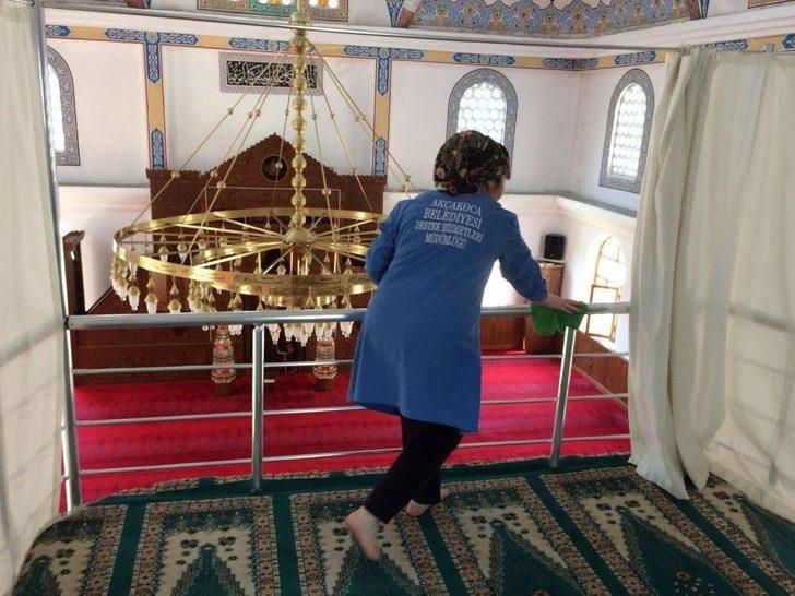 Akçakoca’da Camilerde Bayram Temizliği Yapıldı G2