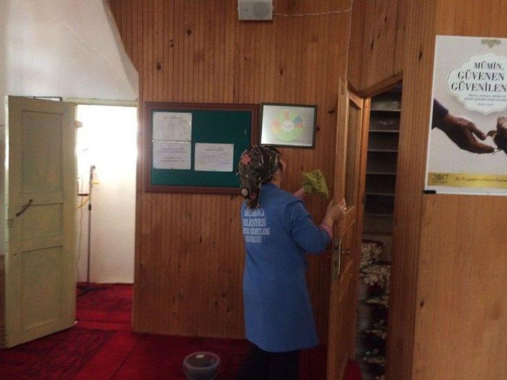 Akçakoca’da Camilerde Bayram Temizliği Yapıldı G3