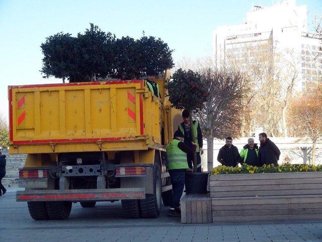 Taksim’de Yılbaşı Hazırlıkları Tüm Hızıyla Devam Ediyor