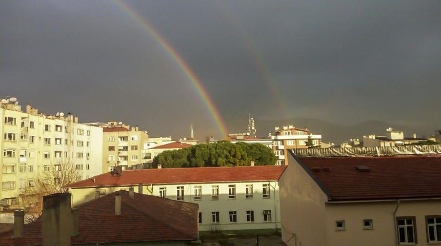 İkiz G&ouml;kkuşağı İle İle İzlendi