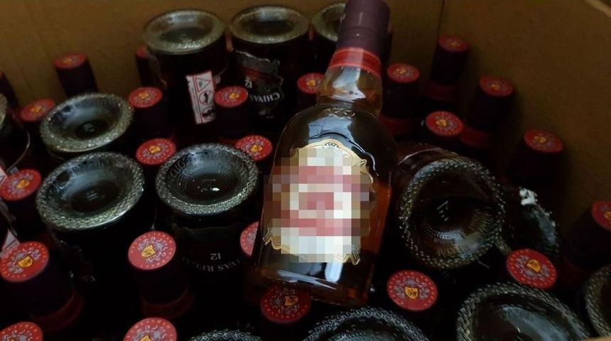 Yılbaşı &Ouml;ncesi Y&uuml;zlerce Şişe Sahte İ&ccedil;ki Ve Materyaller Ele Ge&ccedil;irildi