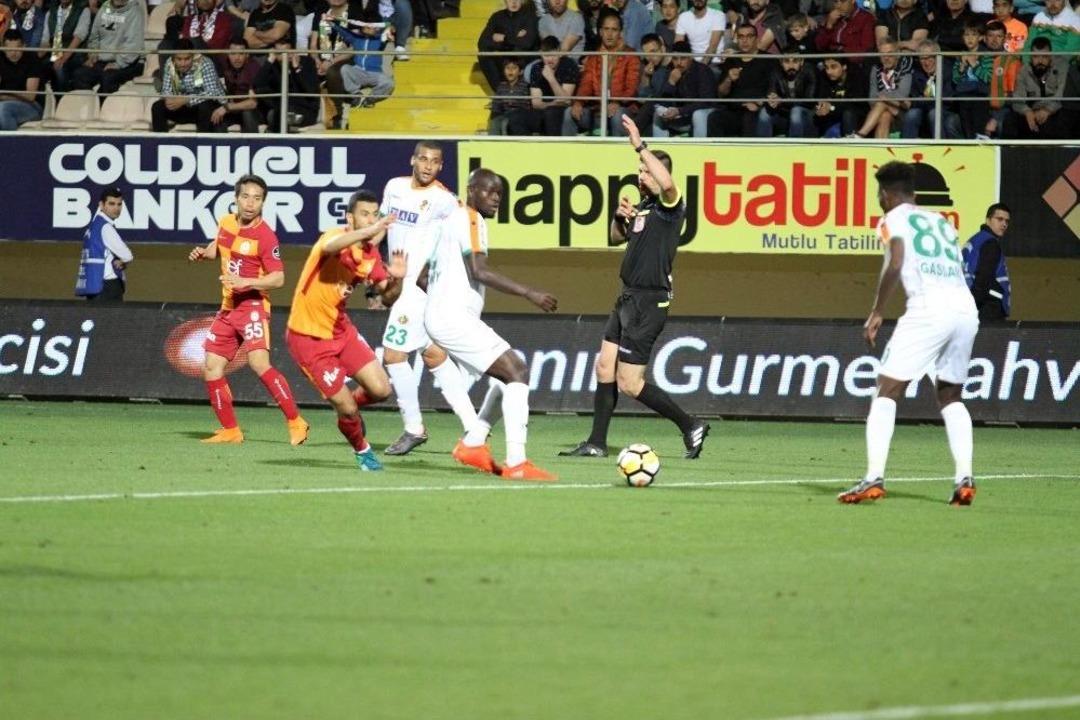 Spor Toto S&uuml;per Lig: Aytemiz Alanyaspor: 1 - Galatasaray: 2 (ilk Yarı)