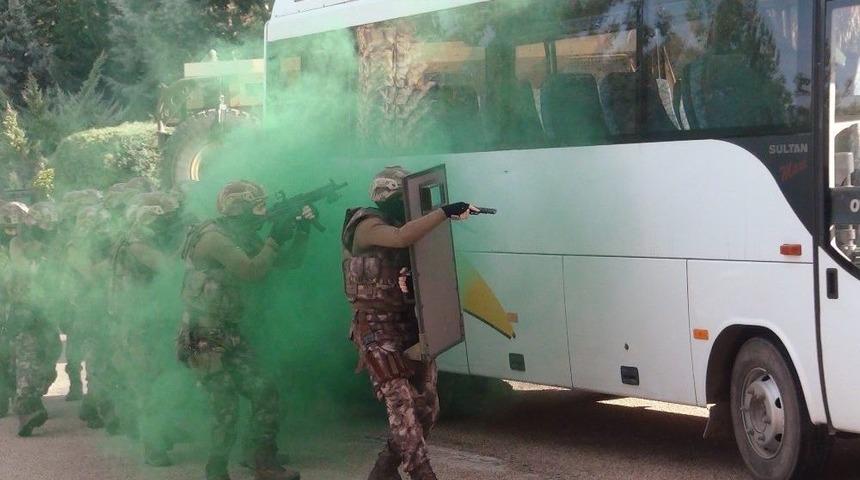 &Ouml;zel Harekattan Ger&ccedil;eğini Aratmayan Tatbikat