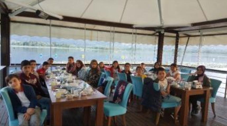 Kartepeli &Ccedil;ocukların İftar Keyfi