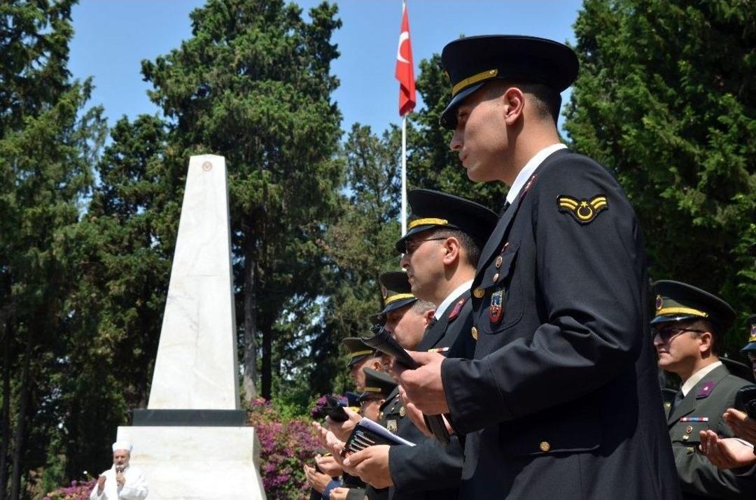 Şehit Evlatlarıyla Bayramlaştılar