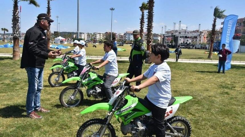Aliağa&rsquo;da &Ccedil;ocukların Motosiklet Heyecanı