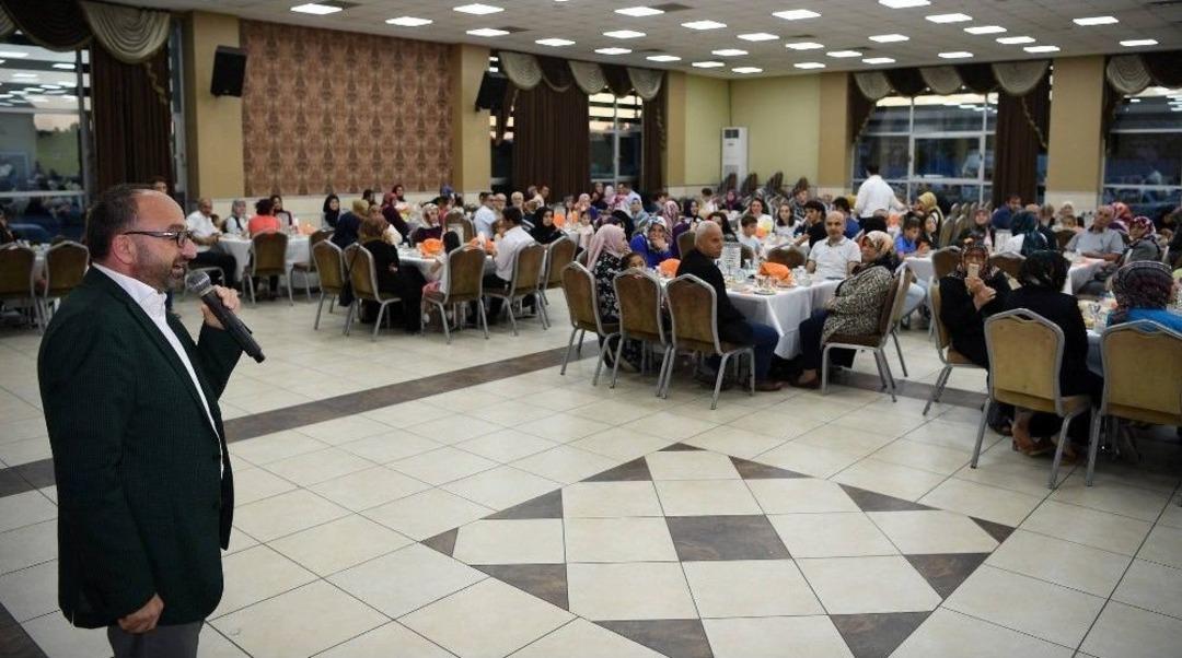 Başkan &Uuml;z&uuml;lmez Şehit Ve Gazi Yakınları İle Bir Araya Geldi