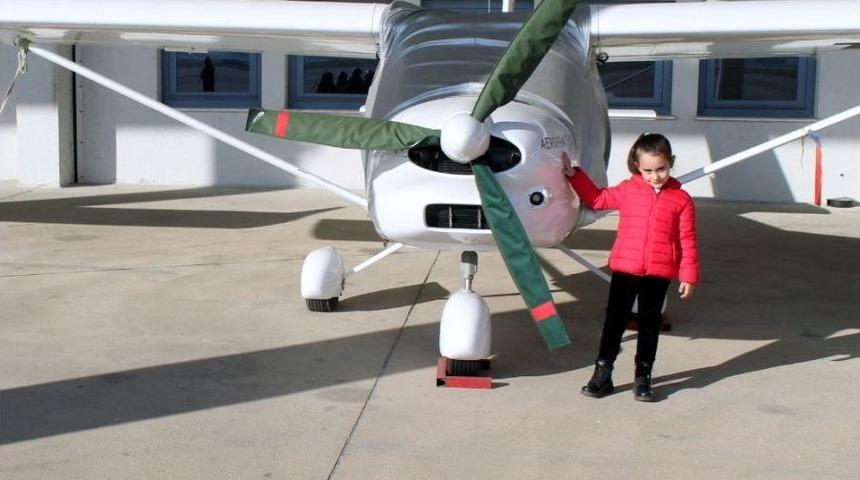 Anaokulu &Ouml;ğrencilerinin Havaalanı Sevinci