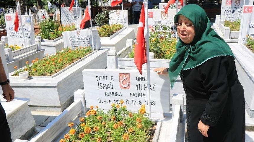 Şehit Annesi Yürekleri Dağladı: "bayramlık Mı Giydin Oğul"