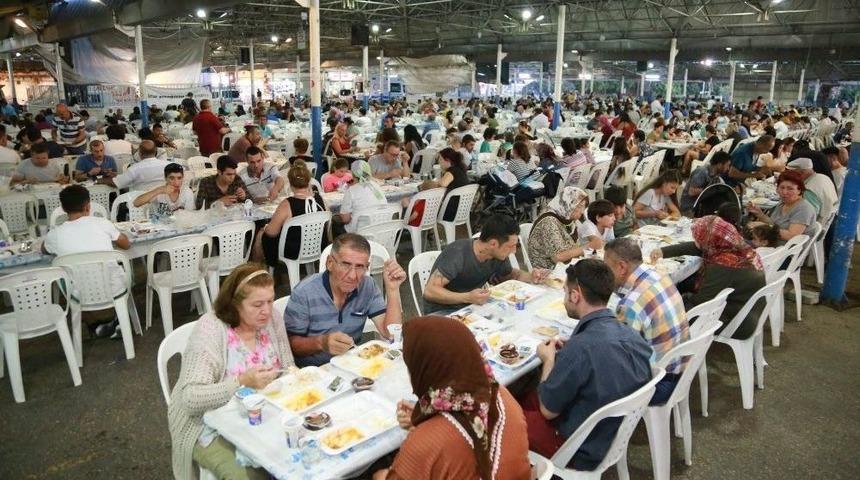 20 Bin Kişi İftar Sofralarında Buluştu