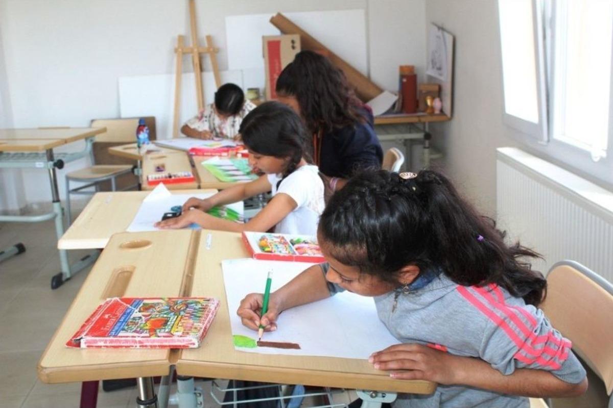 Gen&ccedil; Ressamlar Ayvalık&rsquo;ta Yarıştı