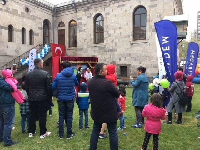 23 Nisan Coşkusu Acıbadem Kayseri Hastanesi’nde