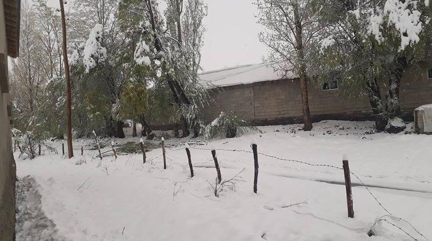 Y&uuml;ksekova&rsquo;da Kar Yağışı