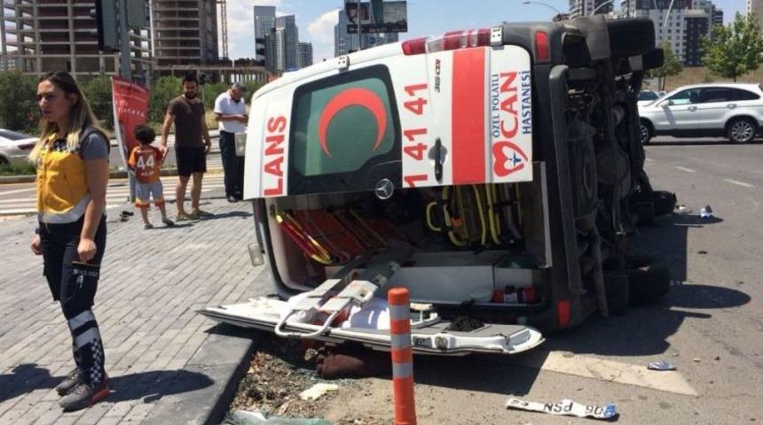 Hasta Taşıyan Ambulans Kaza Yaptı: 7 Yaralı
