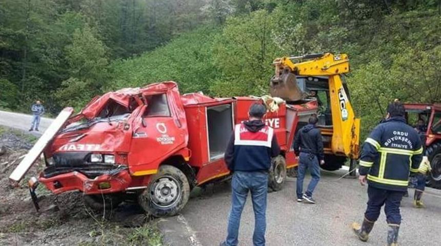 Ordu&rsquo;da İtfaiye Aracı U&ccedil;uruma Yuvarlandı: 2 Yaralı