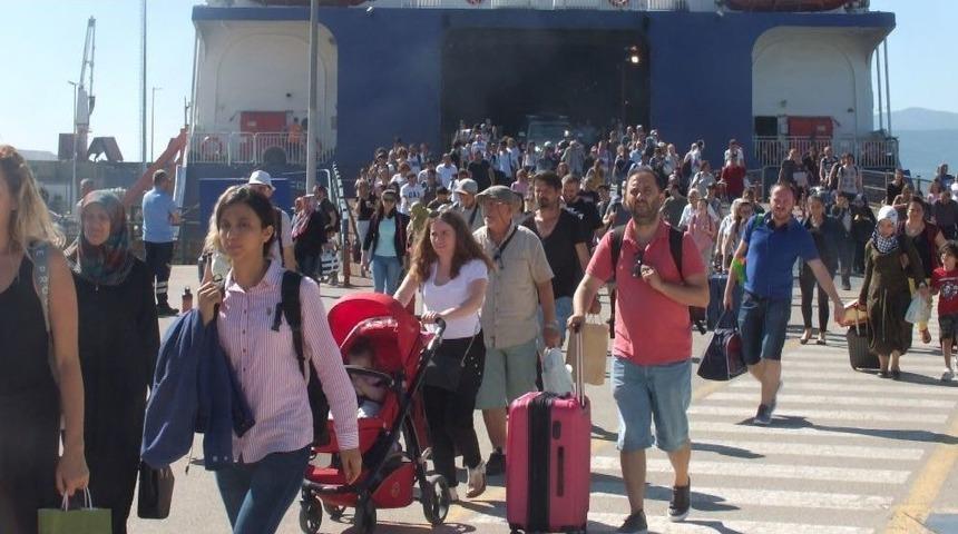 Deniz Otob&uuml;s&uuml; Ve Feribotlarda Bayram Yoğunluğu Başladı