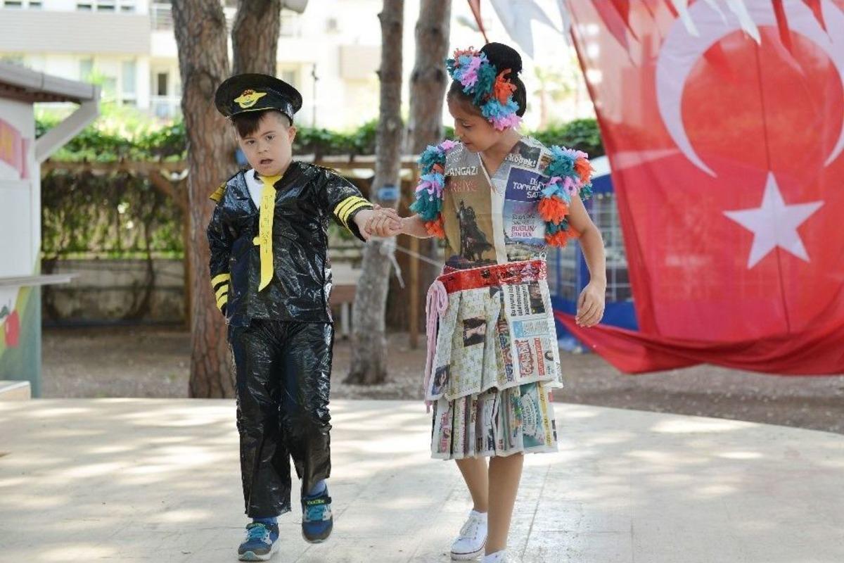 &Ouml;zel &Ccedil;ocukların Geri D&ouml;n&uuml;ş&uuml;m Defilesi