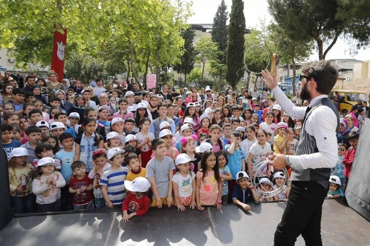 Konak&rsquo;ın D&ouml;rt Bir Yanında 23 Nisan Coşkusu