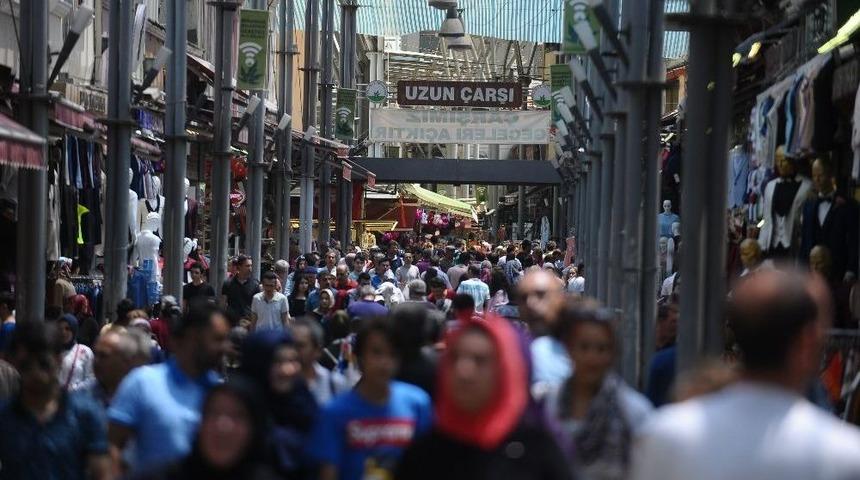 &Ccedil;arşılarda Bayram Hareketliliği