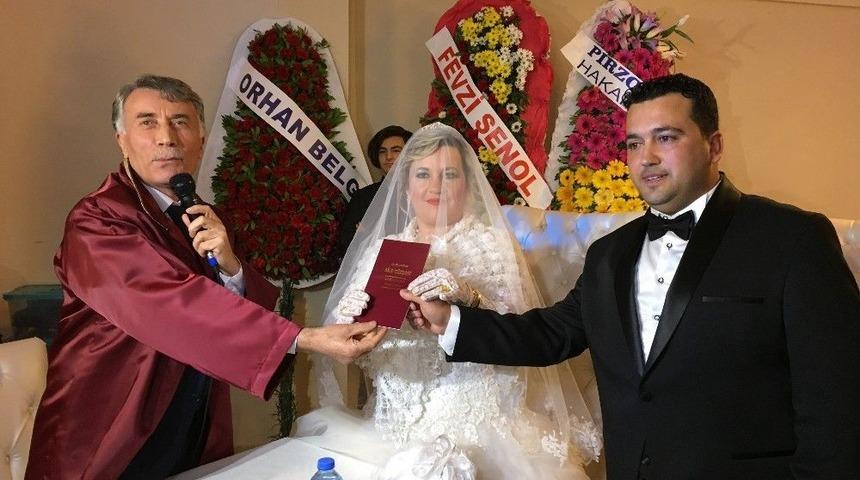 İzmir&rsquo;de İlk Kez M&uuml;ft&uuml; Nikah Kıydı