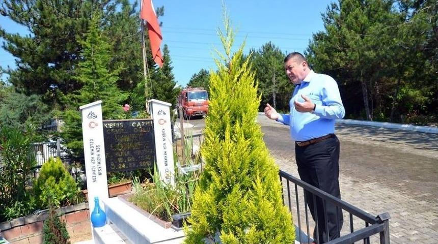 Tekin’den Merhum Belediye Başkanlarının Kabirlerini Ziyaret Etti