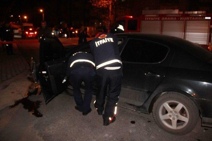 İki Otomobil Kafa Kafaya Çarpıştı: 4 Yaralı G1