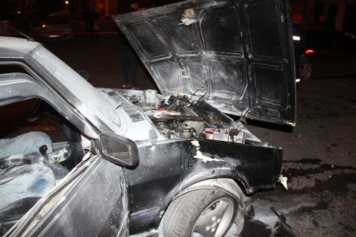 İki Otomobil Kafa Kafaya Çarpıştı: 4 Yaralı G2