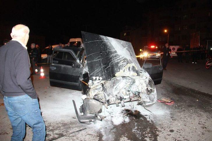 İki Otomobil Kafa Kafaya Çarpıştı: 4 Yaralı G3