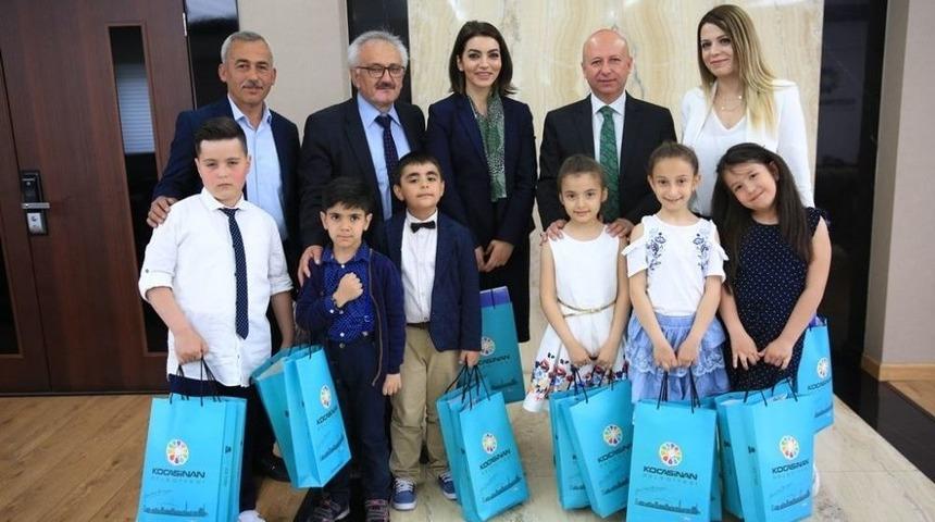 Başkan &Ccedil;olakbayrakdar, Koltuğu &Ccedil;ocuklara Devretti